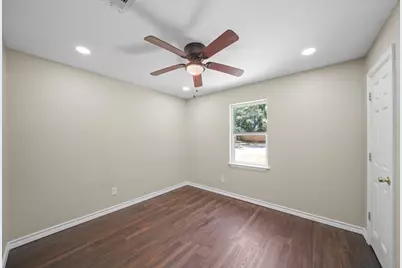 848 Nursery Road, Clute, TX 77531 - Photo 8