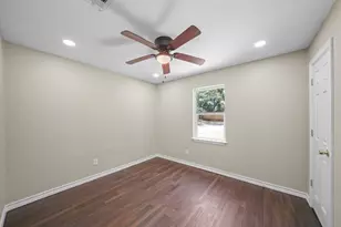 848 Nursery Rd, Clute, TX 77531 - Photo 8