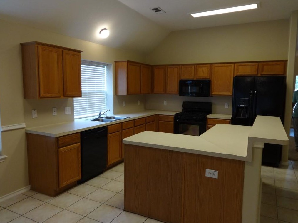 1605 Oak Point Ct, Pearland, TX 77581