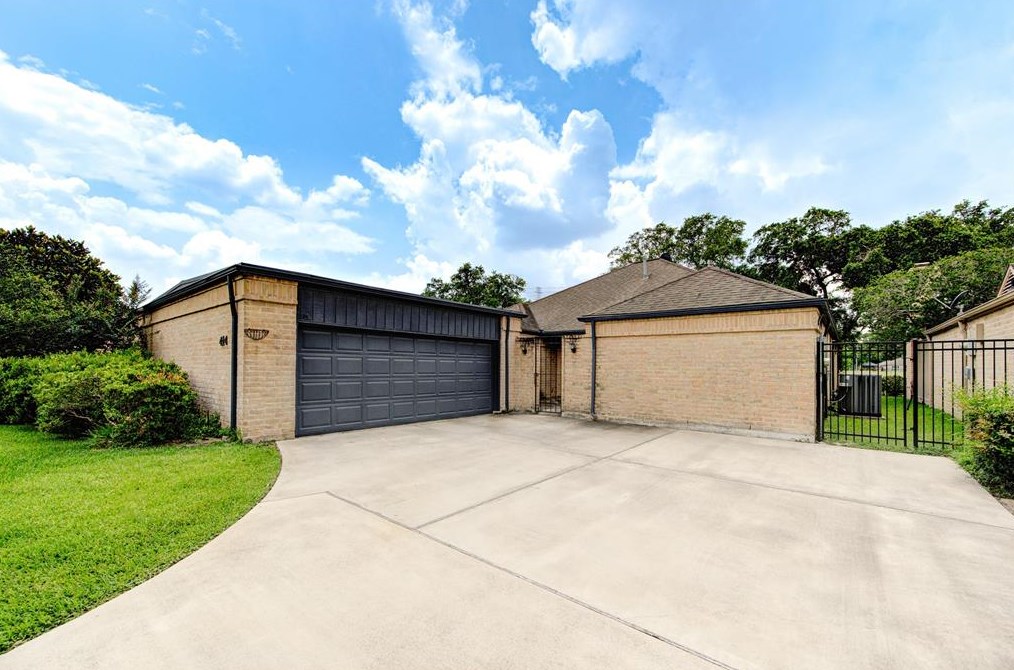 414 Fox Briar Ln, Sugar Land, TX 77478