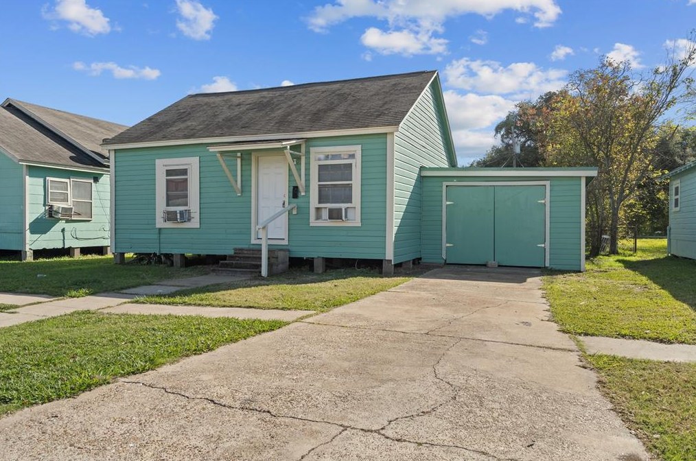 915 4th Ave N, Texas City, TX 77590