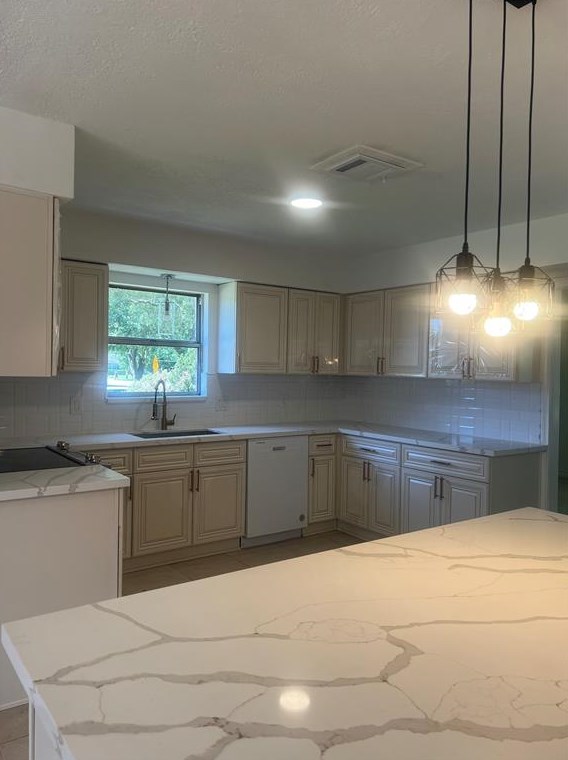 7650 Drouet St, Houston, TX 77061-1645