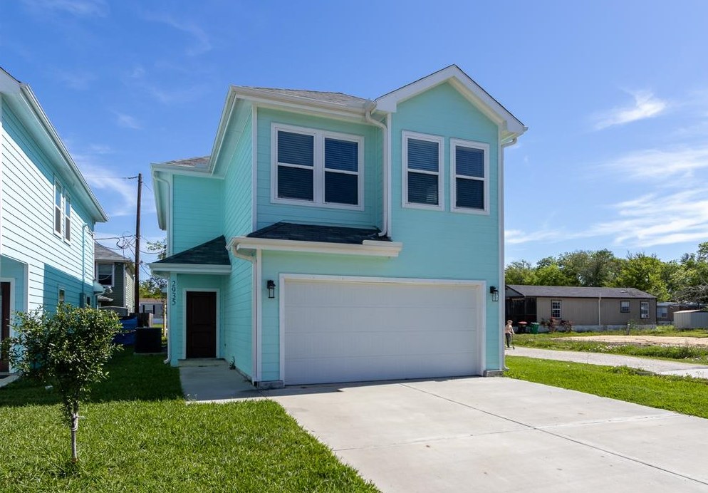 2935 Bay Oaks Harbor Dr, Baytown, TX 77523