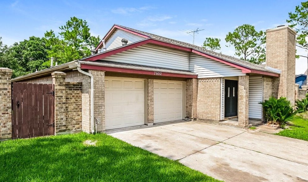 7802 La Rochelle Cir, Houston TX  77071-3722 exterior