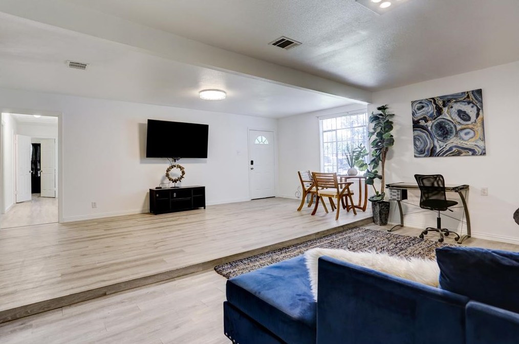 5915 Van Fleet St, Houston TX  77033-2037 exterior