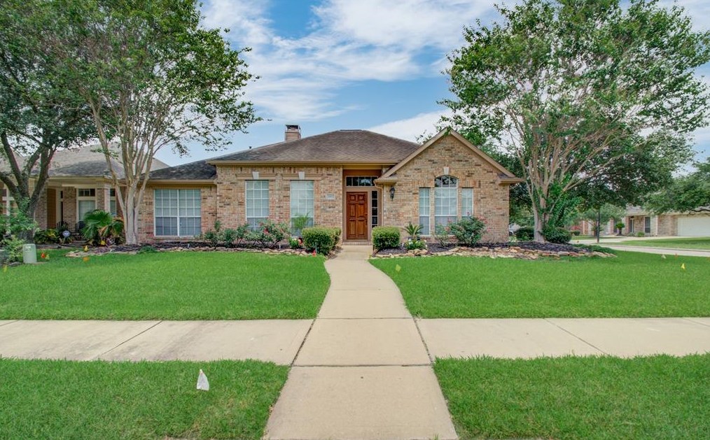11802 Sunset Lake Ct, Houston, TX 77065-3927