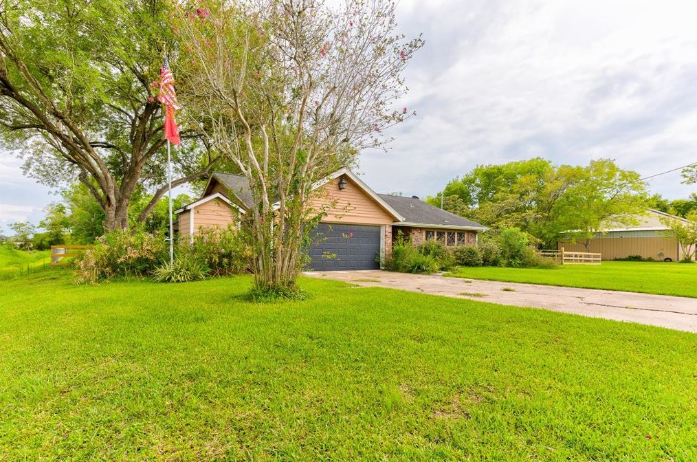2703 County Road 962d, Alvin, TX 77511