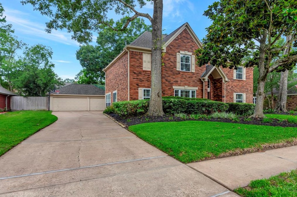 4306 Indian Sunrise Ct, Houston, TX 77059-5581