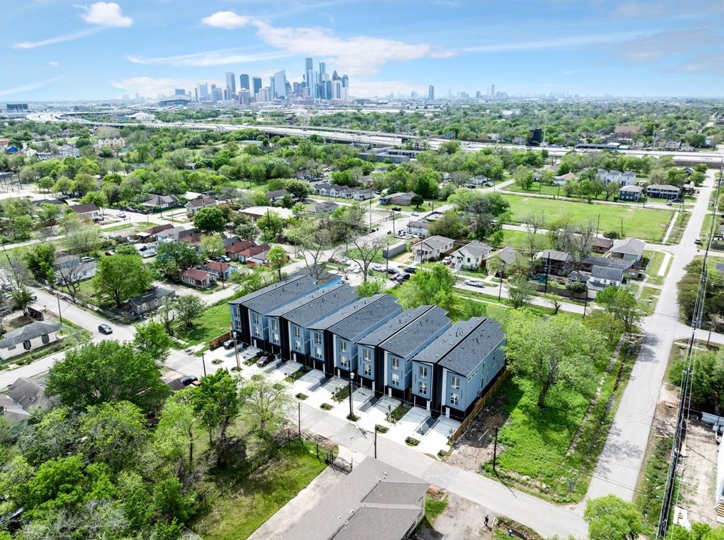 2207 Staples St, Houston, TX 77026-7028
