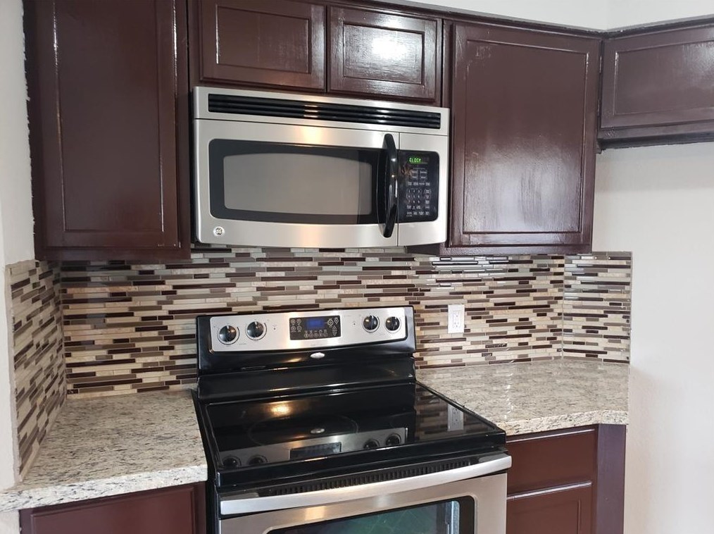 3304 Sandpiper Dr, Baytown TX  77521-1933 exterior