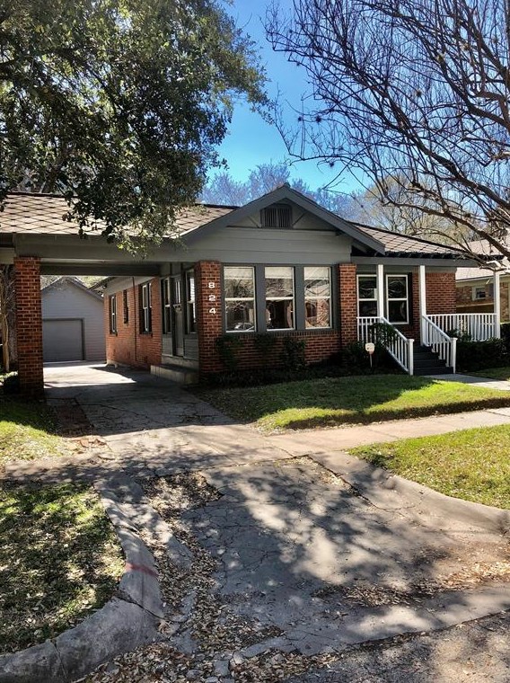 824 Sledge St, Houston, TX 77009