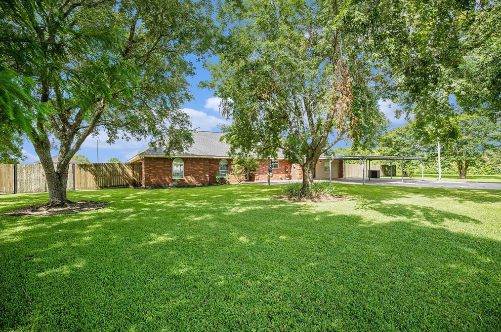 15919 Pine St, Santa Fe, TX 77517-2633