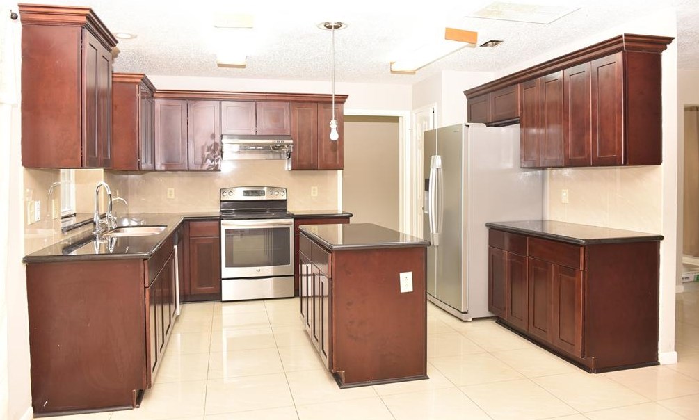 9211 Rocky Valley Dr, Houston, TX 77083