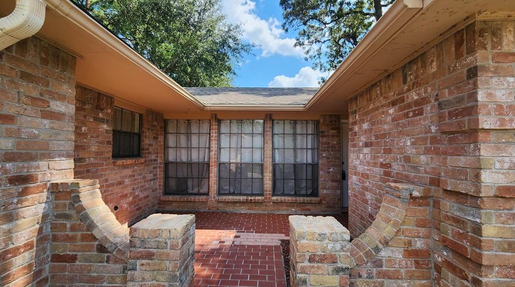 2702 Foliage Green Dr, Humble, TX 77339