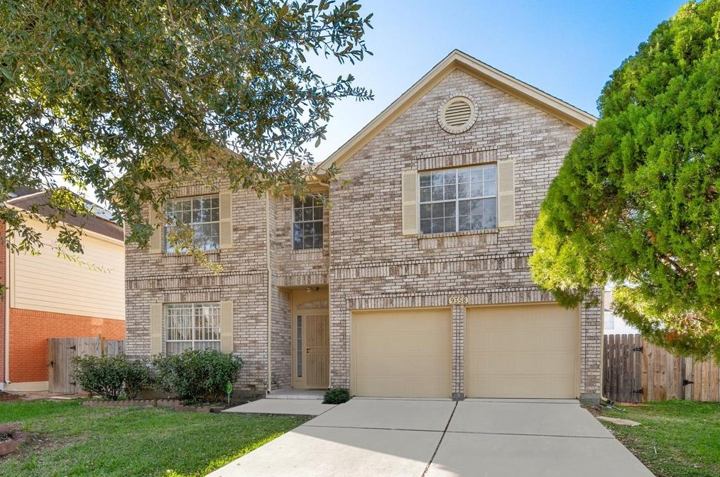 9358 Corner Oaks Ln, Houston, TX 77036