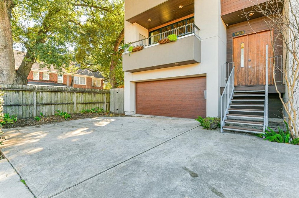 1208 Wichita St, Houston TX  77004-5727 exterior