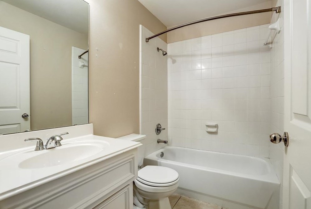 934 Heights Hollow Ln, Houston TX  77007-7074 exterior