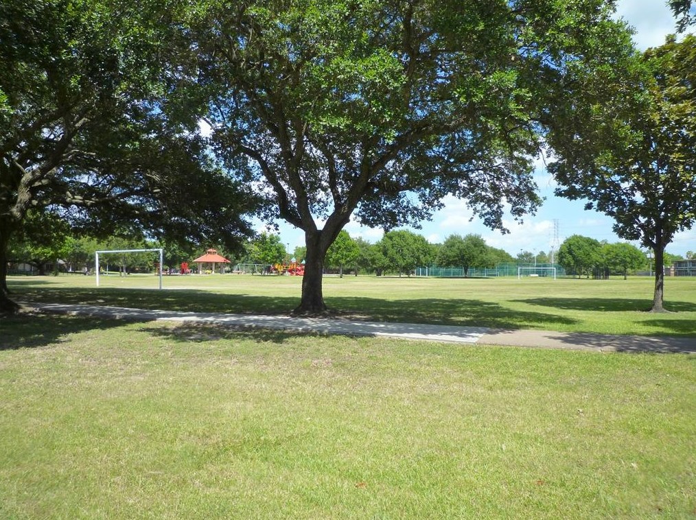 4609 Stillbrooke Dr, Houston TX  77096-5034 exterior