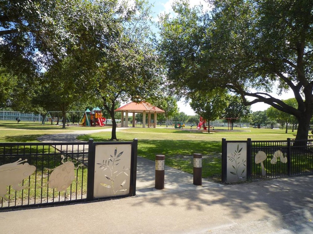 4609 Stillbrooke Dr, Houston TX  77096-5034 exterior
