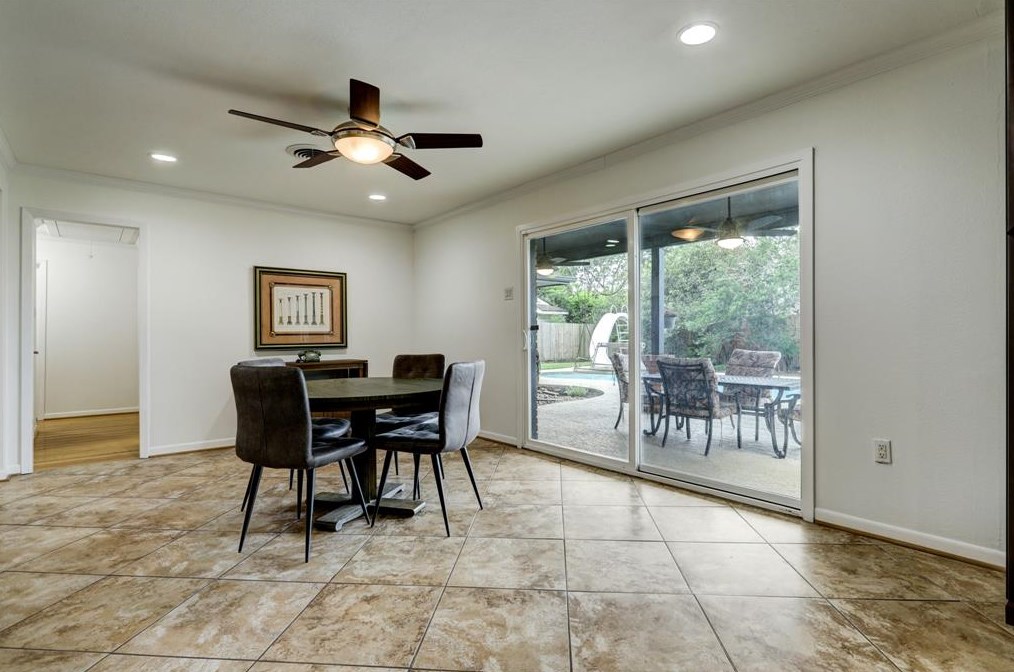 4609 Stillbrooke Dr, Houston TX  77096-5034 exterior