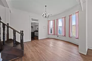 608 Miller St, Anahuac, TX 77514 - Photo 18