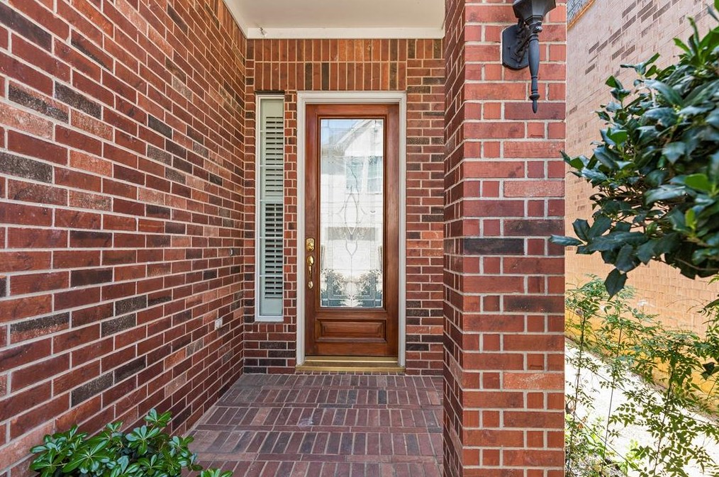 3111 Heritage Creek Ter, Houston TX  77008-6155 exterior