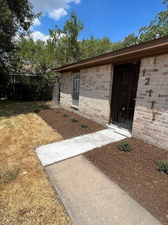 12111 Sandhurst Dr, Houston, TX 77048