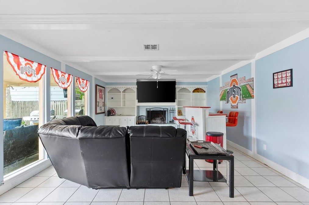 5410 Old Lodge Dr, Houston TX  77066-1621 exterior