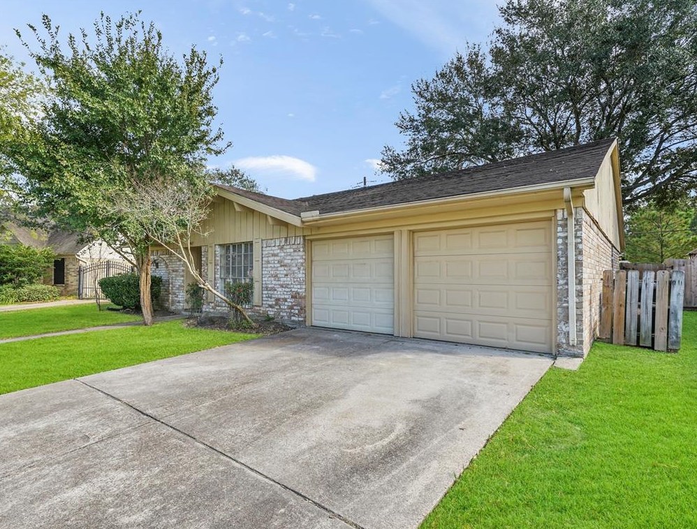 10810 Sagedowne Ln, Houston, TX 77089