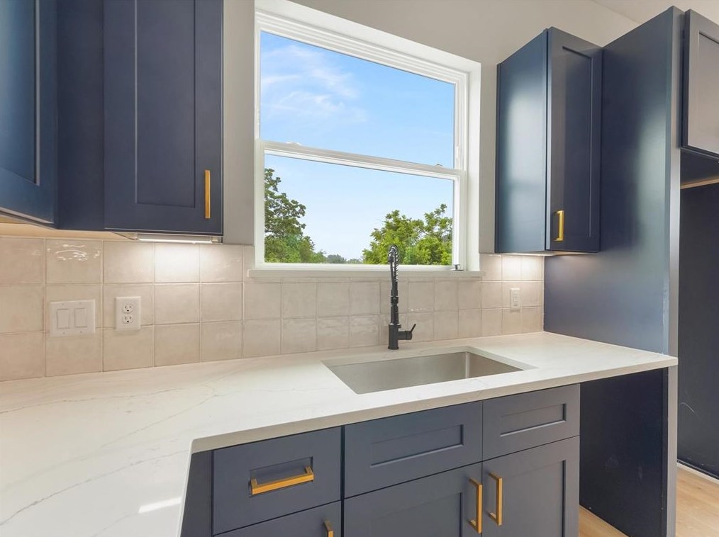 4327 Idaho, Houston TX  77021-4951 exterior