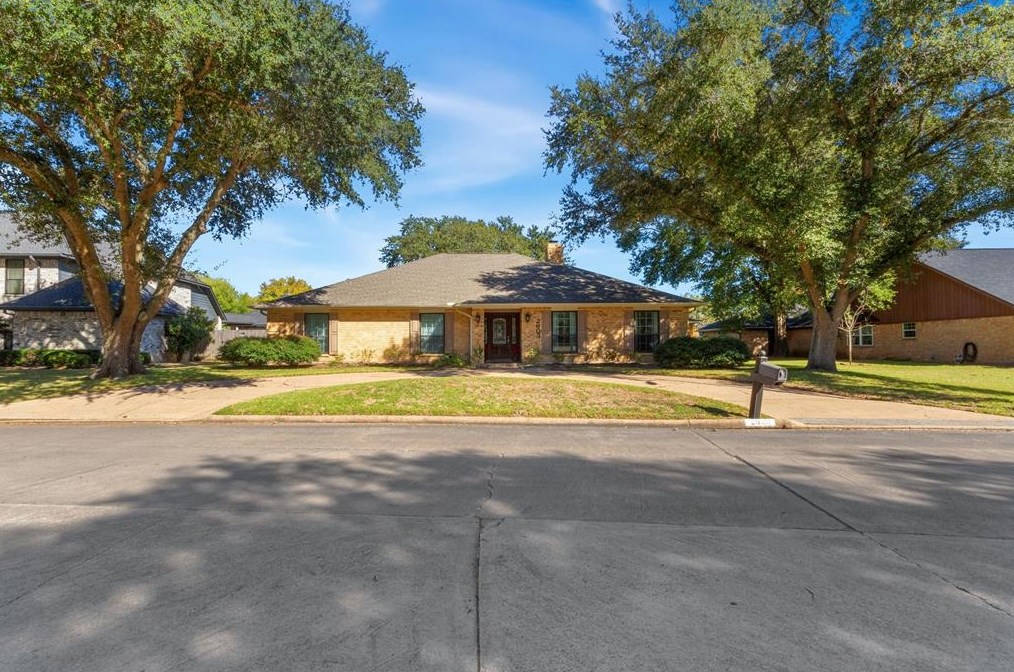 2603 Live Oak Dr, Richmond, TX 77471-6019