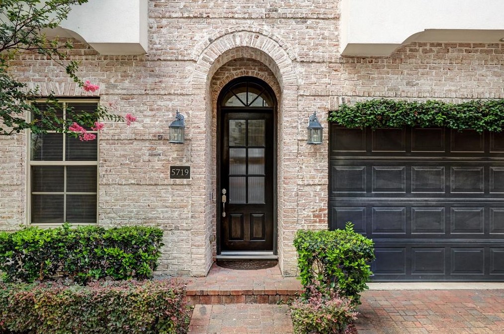 5719 Arabelle Lake St, Houston, TX 77007-1872