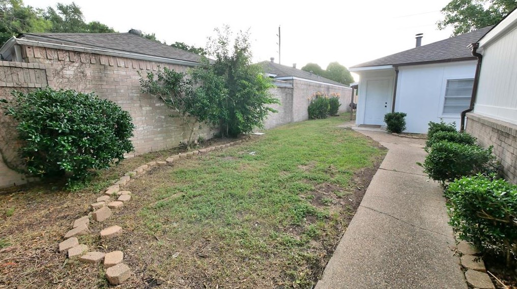 3707 Vineyard Dr, Houston, TX 77082-2803