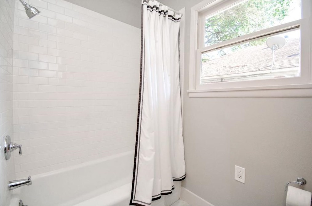 2418 Mandell, Houston TX 77005-1828 exterior