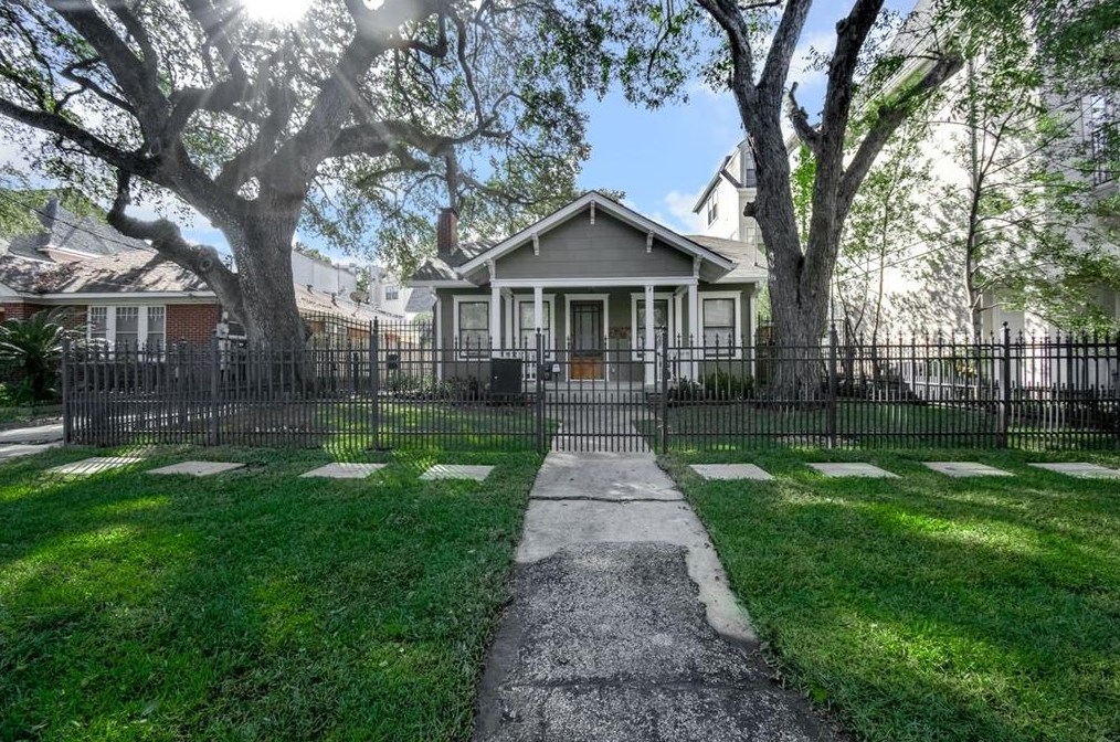 2418 Mandell St, Houston, TX 77006-2418