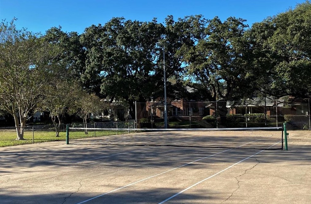 2418 Mandell, Houston TX 77005-1828 exterior