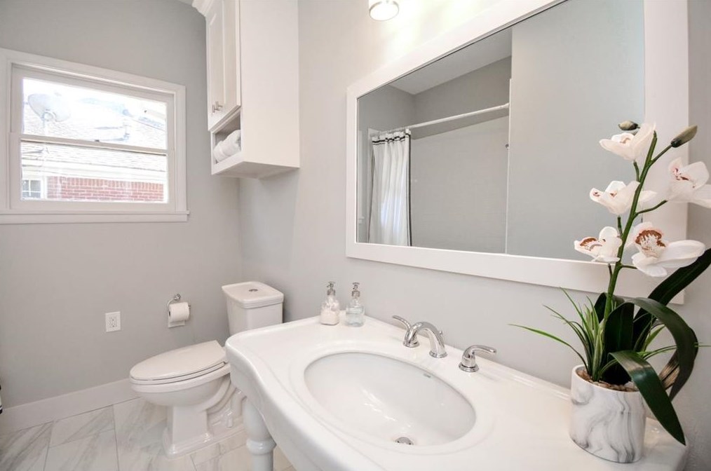 2418 Mandell, Houston TX 77005-1828 exterior