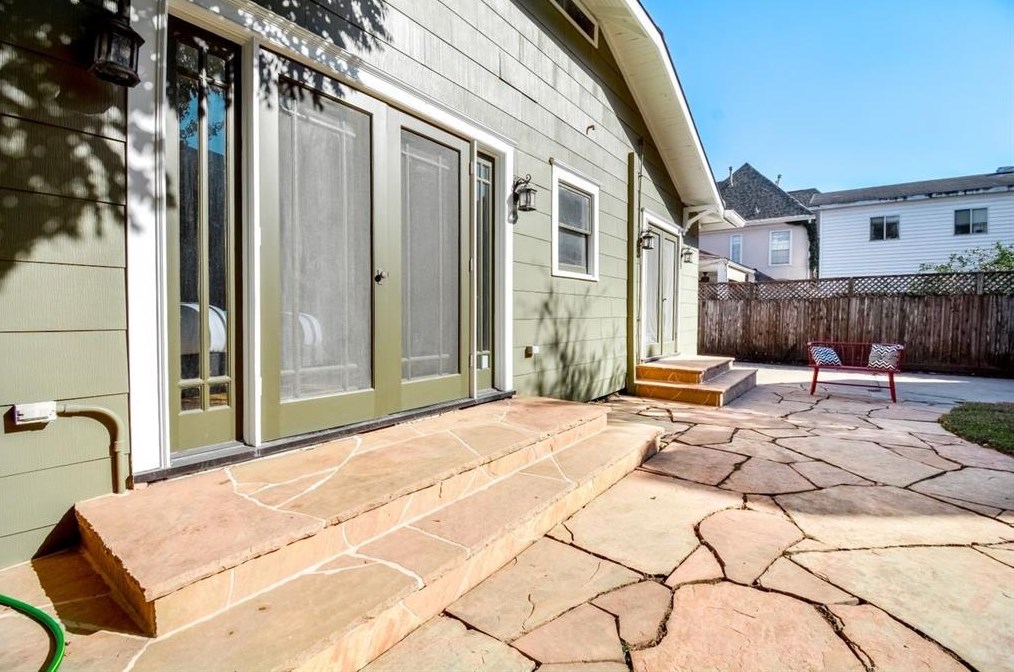 2418 Mandell, Houston TX 77005-1828 exterior