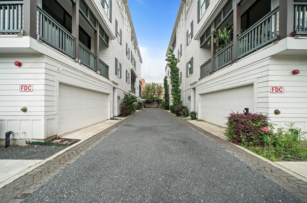 320 20th St, Houston, TX 77008-2402