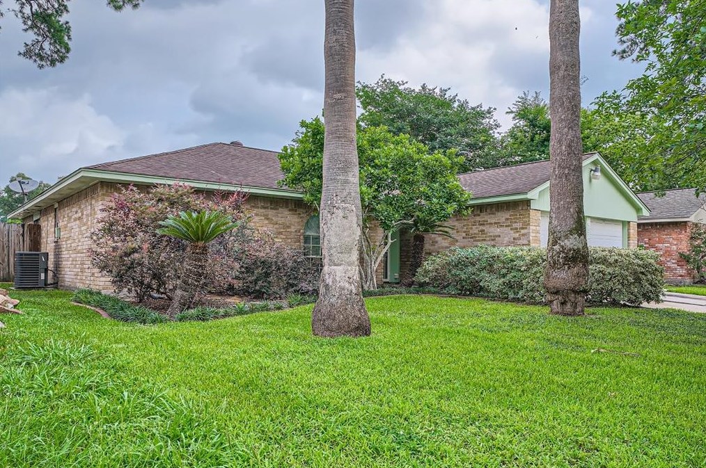6527 Archgate Dr, Spring, TX 77373