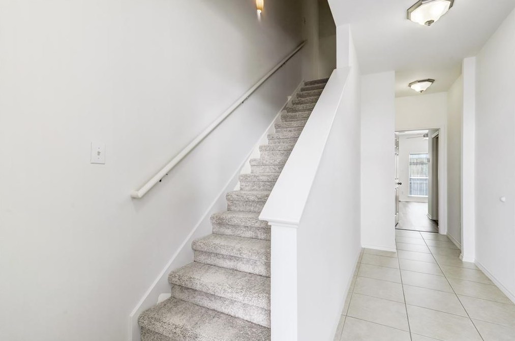 919 E Heights Hollow Ln, Houston, TX 77007