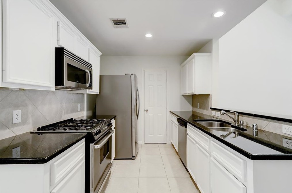 919 Heights Hollow Ln, Houston TX  77007-7075 exterior