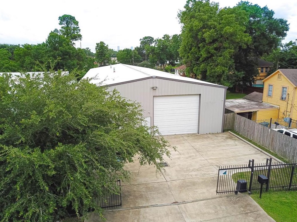832 Dorchester St, Houston, TX 77022