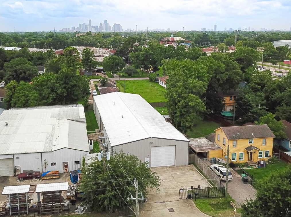 832 Dorchester St, Houston TX  77022-6313 exterior