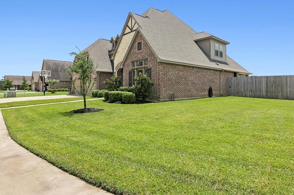 201 Heather Ln, Beaumont, TX 77657