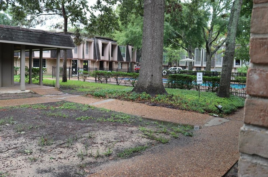 12633 Memorial Dr Apt 53, Houston, TX 77024