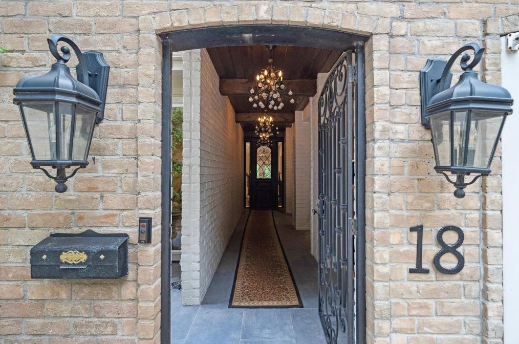 18 Bayou Shadows St, Houston, TX 77024-6227