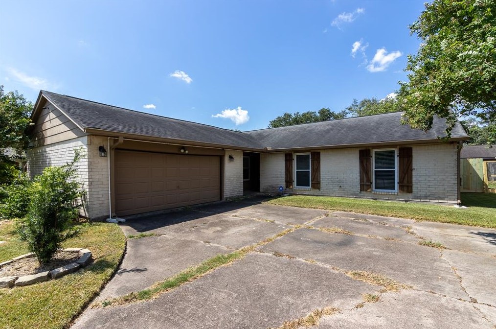 10106 Barmont Dr, Morgans Point, TX 77571
