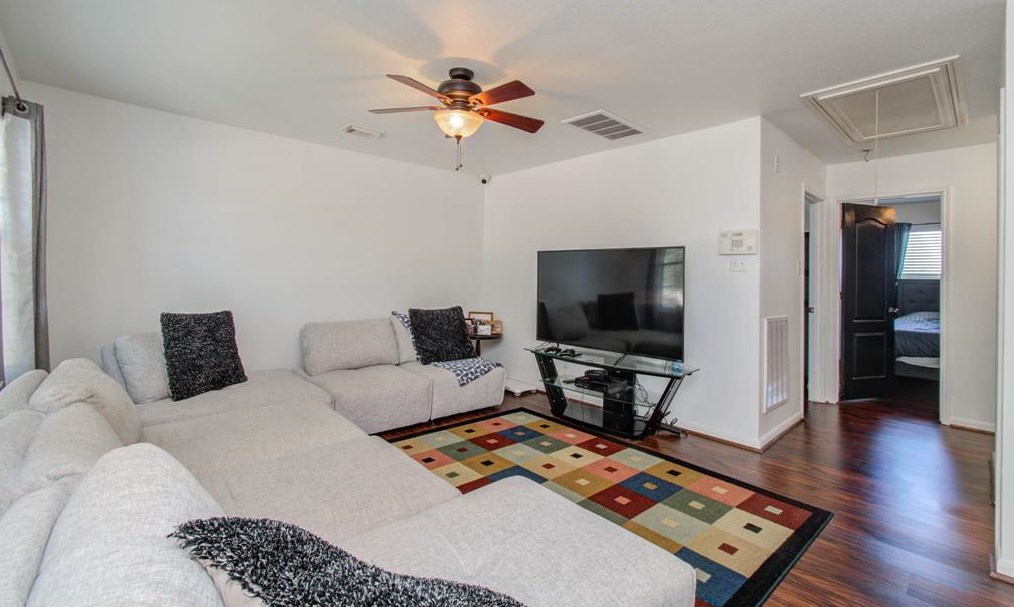 2106 Gable Holw Ln, Katy TX  77450-6771 exterior