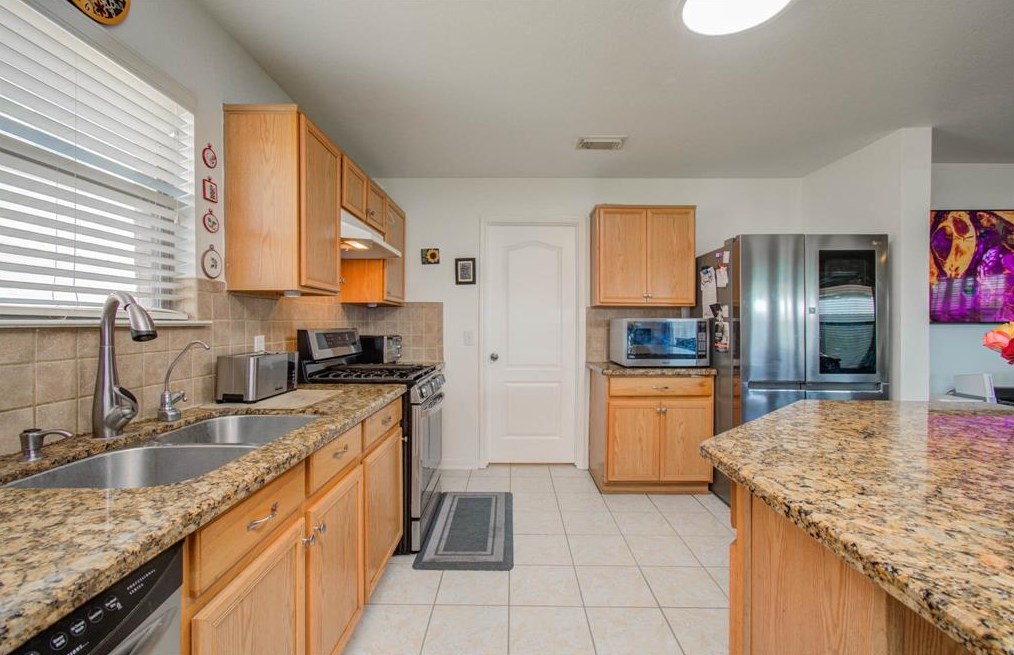 2106 Gable Holw Ln, Katy TX  77450-6771 exterior